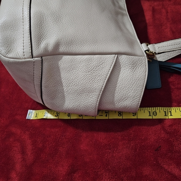 Coach Park Leather Carrie Tote-Cream with Torquoise Hang Tag and Tassel - Picture 7 of 16